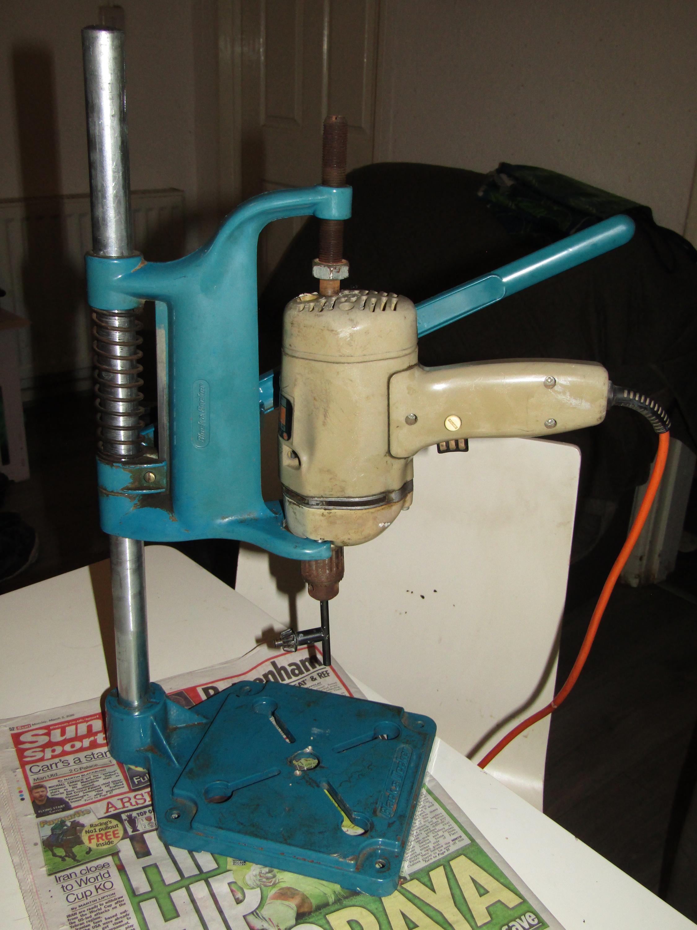 Support pour perceuse à colonne Black and Decker vintage et perceuse à colonne DNJ 250, 3 000 tr/min