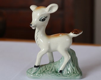 Vintage 1960&#39;s Ceramic Cute Bambi Doe Deer Figurine Kitsch Lustreware Green Base