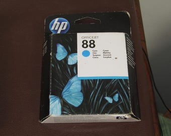 Cartucho de tinta HP Officejet 88 cian original C9386AE, nuevo, sellado y caducado.