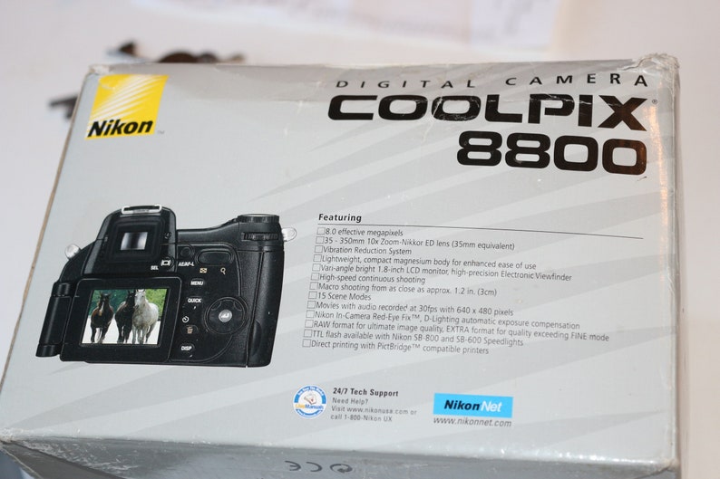 NIKON Coolpix E8800 Digital Camera 8mp 10x Zoom F/2.8 Boxed for Spares