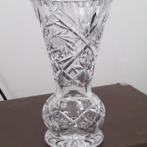 Beautiful Vintage 24% lead crystal Cut Glass waisted Vase pinwheels crosses & diagonals 20cm tall