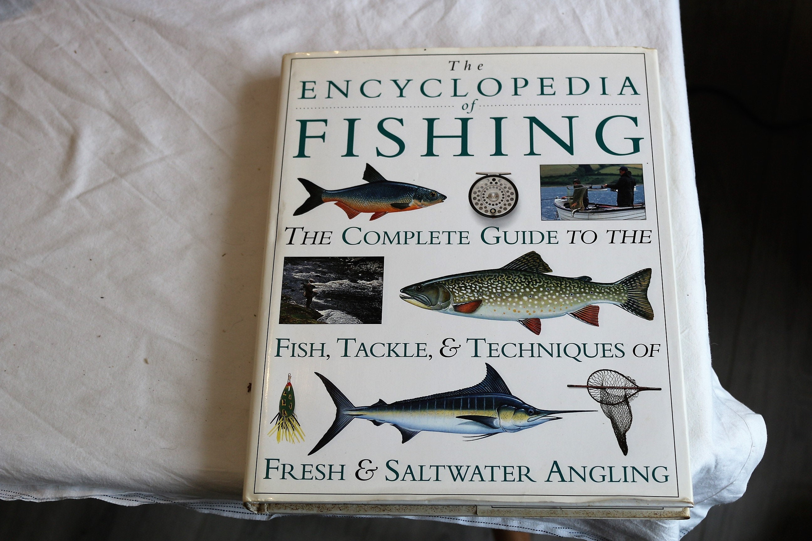 The Encyclopedia of Fishing Dorling Kindersley Large Hard Back