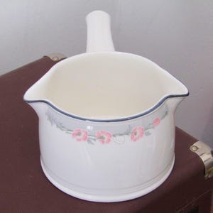 Royal Doulton Fresh Flowers Park Lane LS 1074 Handled Gravy Jug twin lip Pourer