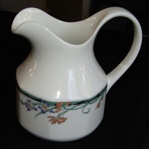 Vintage 1980s Royal Doulton Juno England Fina China 1/2 pint Gravy Boat Creamer Milk jug