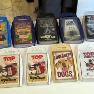 Juegos de cartas Top Trumps Elija entre perros, supercoches, aviones militares, Gum Ball 3000 Supercars