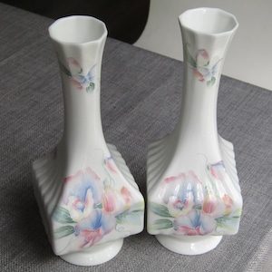 Pair of 2 Vintage Aynsley Little Sweetheart Bone China Stem Posy Bud Vase 18.5cm