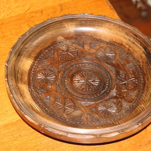 Beautiful Vintage Hand Carved Exotic Hard Wood Shallow Dish 26cm Turned Wooden Bowl