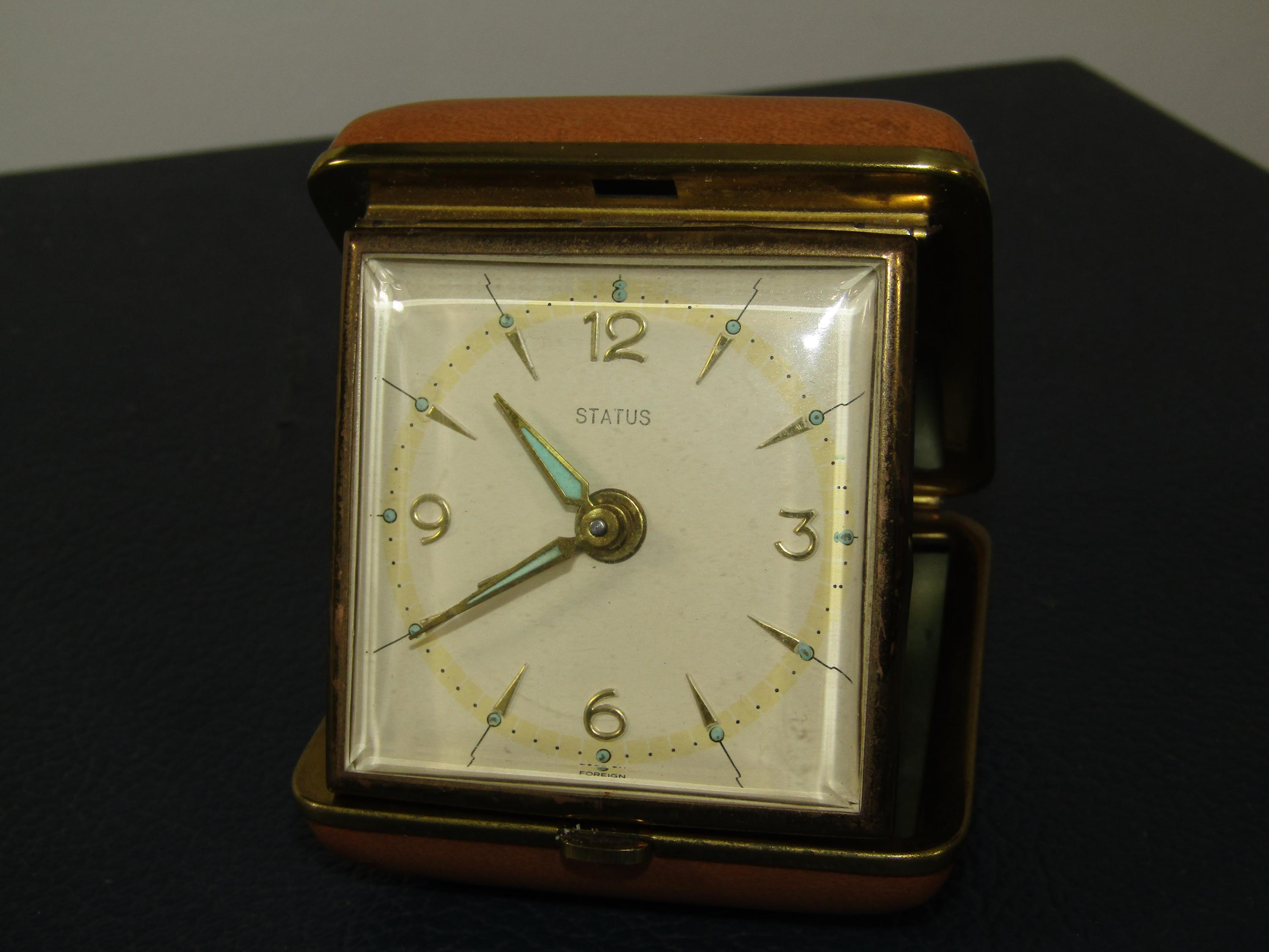 Gold dots clock Österreich