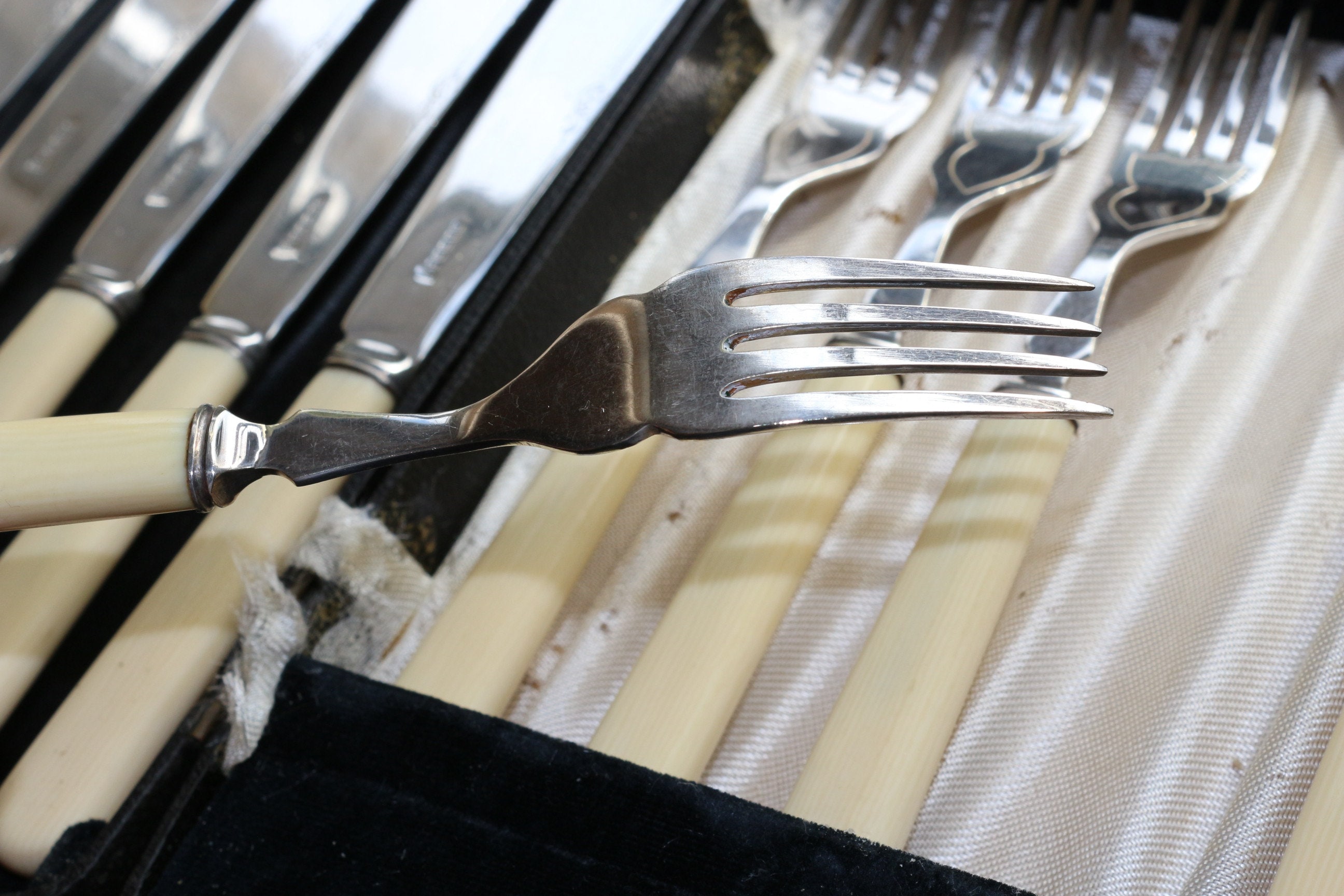 英国ヴィンテージ フィッシュナイフ＆フォーク 12本セット EPNS 英国ヴィンテージ フィッシュナイフ＆フォーク 12本セット EPNS 英国