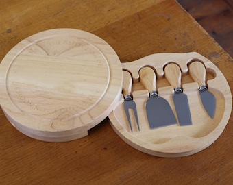 Wooden 22cm Cheese Board & 4 Tools Engraved with That's the Moon not a cheese Dad