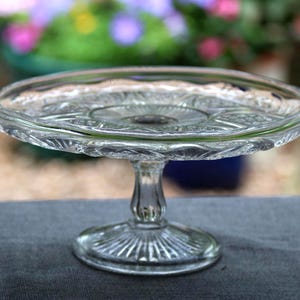 Vintage Pedestal Footed Pressed Glass Cake Stand Gateau Pastry Table-top Display 19cm Diameter