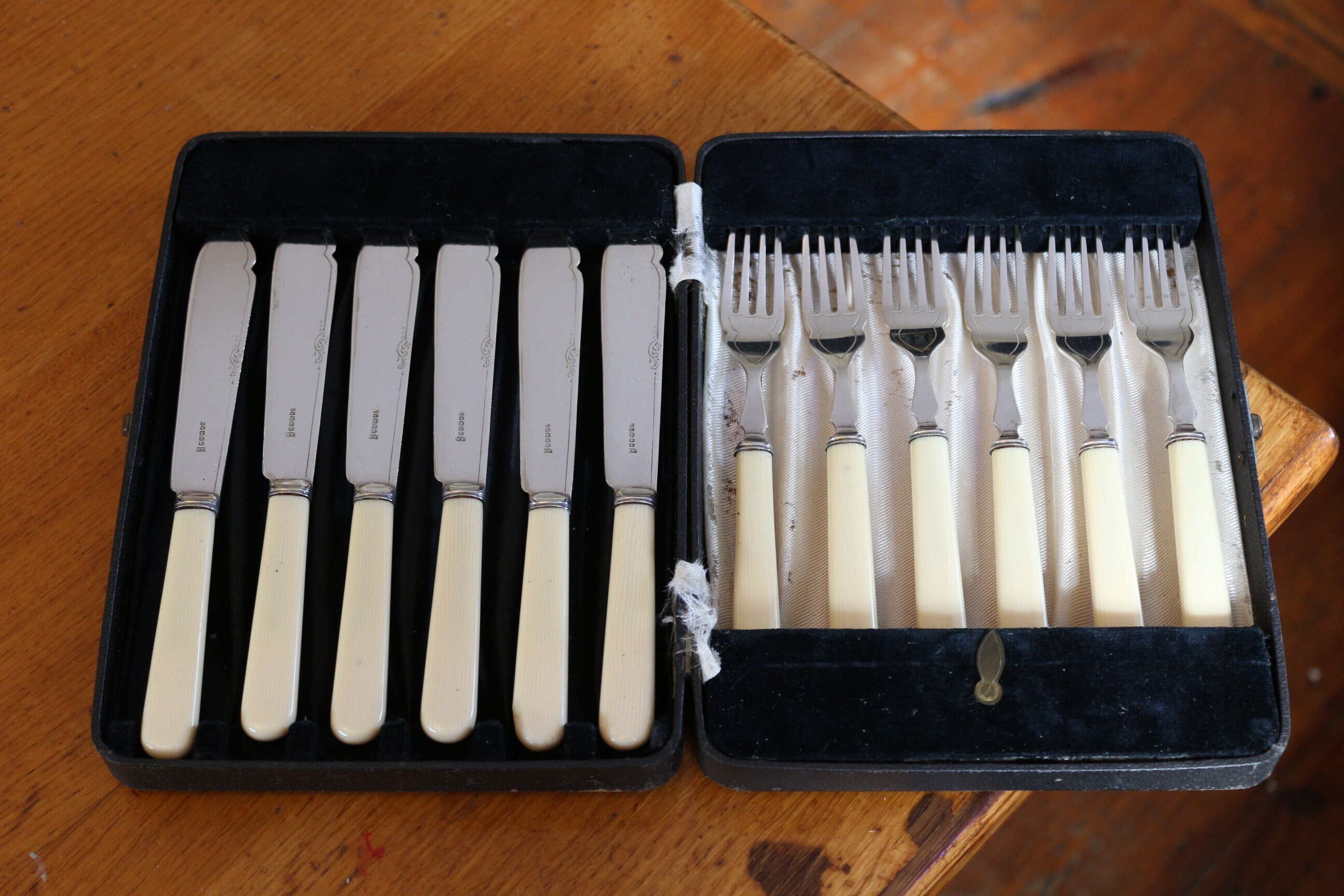 英国ヴィンテージ フィッシュナイフ＆フォーク 12本セット EPNS Vintage Boxed EPNS 12 Pc Cutlery Set of Fish Knives Forks