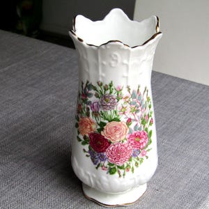 Vintage Aynsley Rose Garden Bone China Stem Posy Vase 16cm 6.25&quot; Tall Perfect