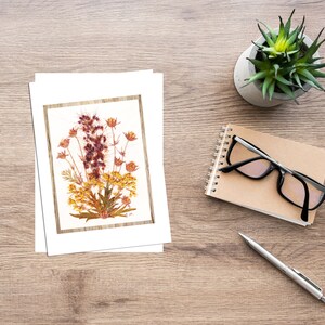 グリーティング カード - 押し花アート - オリジナル自然アート プリント - 紫のフリンジ - 花 - 葉 - 内側は空白