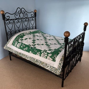 Liberty miniature patchworkdolls house quilt 1:12 scale