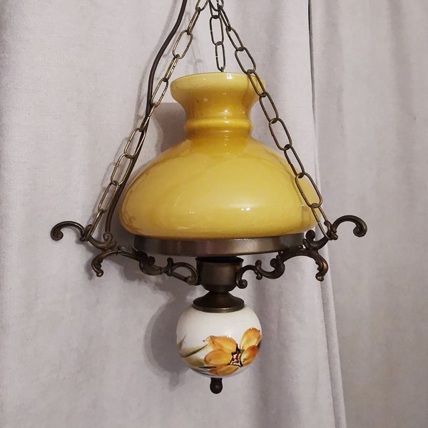 Lustre vintage en verre opaque jaune et métal , globe décorative en céramique peint main France
