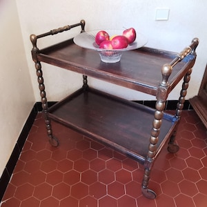 Vintage French Bar Cart with Spiral Legs – Two-Tier Rolling Tea Trolley, Hand-Restored with Gilded Details Desserte vintage à roulettes