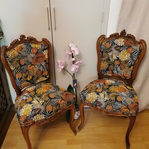 Zwei Sessel im Stil Louis XV – Neu bezogene französische Vintage-Sessel mit modernem botanischem Stoff