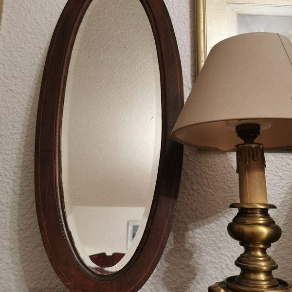 Ancien miroir ovale étroit biseauté  France