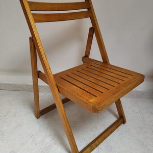 Sedia pieghevole in legno vintage anni '60, sedia da patio rustica di metà secolo, sedia da campeggio compatta, sedia pieghevole in legno vintage francese