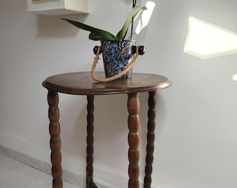 Mesita auxiliar francesa de madera vintage, circa 1900, estilo rústico de granja Gueridon, patas torneadas, mesa auxiliar pequeña, decoración acogedora de casa de campo, soporte para plantas