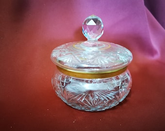 Kleine Vintage Bonbonschale aus Kristall mit Deckel – Elegante Bonboniere aus geschliffenem Kristall – Französisches Dekogeschirr, 1930er Jahre Geschenk für Sie