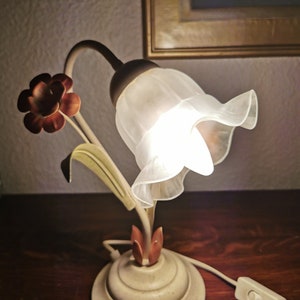 Vintage Swan Neck Table Lamp – Tulip Frosted Glass Shade, Metal Flower Detail – Romantic Retro Gift – Bedside or Living Room Light