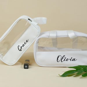 パーソナライズされた透明な化粧品バッグセット、刺繍入りメイクアップバッグ、彼女へのパーソナライズされたギフト、花嫁介添人へのパーソナライズされたギフト、化粧品オーガナイザー