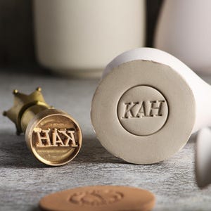 Timbro con iniziali personalizzate, timbro personalizzato in ceramica, timbro personalizzato in argilla, timbro personalizzato per sapone, timbro personalizzato per firma, timbro personalizzato in ceramica