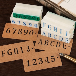 26 timbri con lettere maiuscole, 10 timbri numerici, timbri con simboli, set di timbri in gomma, set di timbri in gomma con lettere, timbri in gomma, timbri in maiuscolo