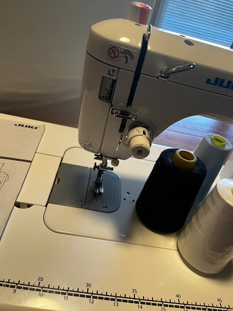 Juki 2000qi Professional Sewing Machinee With Extended Quilting Arm Great Working Order Less