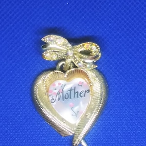 Vintage gold tone mom lapel pin