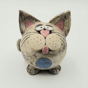 Ceramic cat with blue dots – hand-made, decorative cat figure, gift for cat lovers, cat figure made of clay