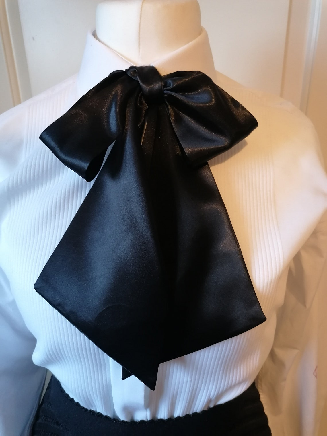 Pussey Bow - Etsy