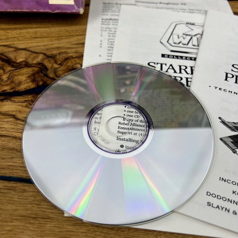 Juego para PC en CD-ROM de coleccionista de Star Wars X Wing en caja original con manuales imagen 5