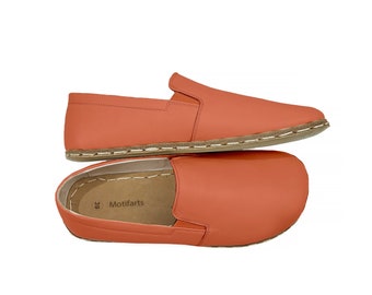 Slip-Ons de cuero rojo descalzo hechos a mano para mujer - Mocasines boho yemeníes - Slip-Ons cómodos de uso diario