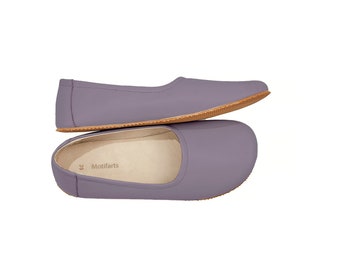 Bailarinas de couro taupe feitas à mão: sapatos com biqueira larga e sem queda