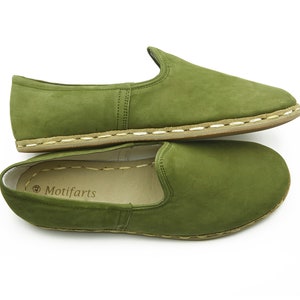 Zapatos yemeníes de cuero nobuk verde: Zapatos turcos sin cordones hechos a mano