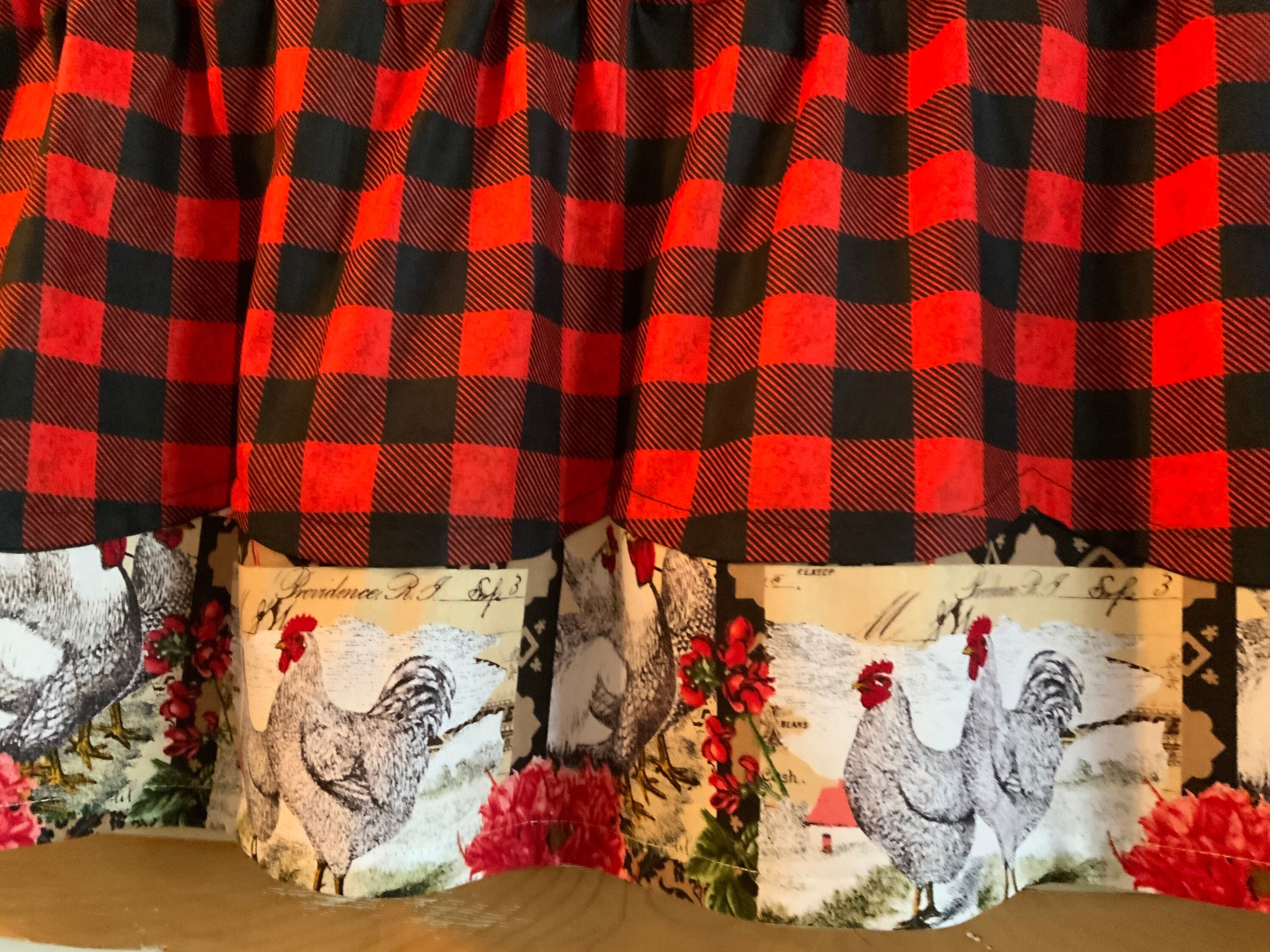 French country roosters valance Black and white checkered bottom. French country roosters valance Black and white checkered bottom.