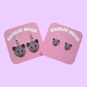 Possum - Boucles d'oreilles pendantes - Paire unique - Dessinés à la main - Cadeau personnalisé - Cadeau d'anniversaire de Noël