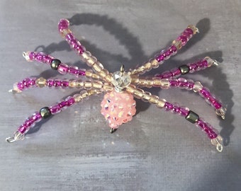 NOUVEAU Ornement araignée fait main en perles roses de 10 x 3 cm (4 po. x 3 po.)