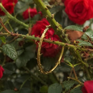 Pulsera de Latón con Espinas | Brazalete Rama de Rosa | Joyería Minimalista Inspirada en la Naturaleza | SUAYART