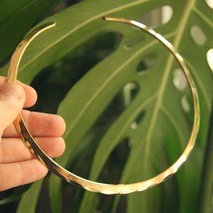 Golden brass choker with a strong, clean design inspired by Viking and Celtic culture. Handmade with care, this minimalist necklace is lightweight, versatile, and full of character. Perfect for layering or wearing alone as a statement piece.