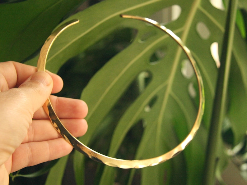 Golden brass choker with a strong, clean design inspired by Viking and Celtic culture. Handmade with care, this minimalist necklace is lightweight, versatile, and full of character. Perfect for layering or wearing alone as a statement piece.