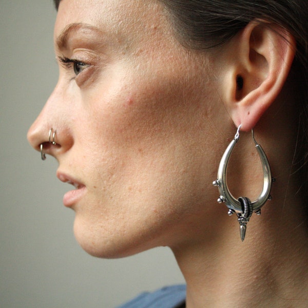 Créoles en argent. Boucles d'oreilles de style viking. Bijoux punk rock. Grandes créoles unisexes. Boucles d'oreilles pirates. SUAYART