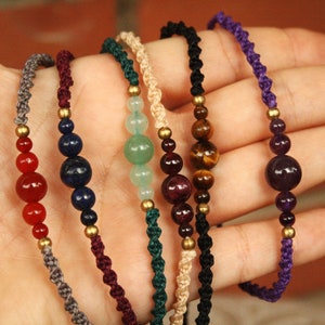 パルセラ・デ・アマティスタ。パルセラ・デ・マクラメ・コン・クアルソ・アマティスタ。 Pulsera hecha a mano y パーソナライズ可能です。パルセラ調整可能なマクラメ。スアヤルト。