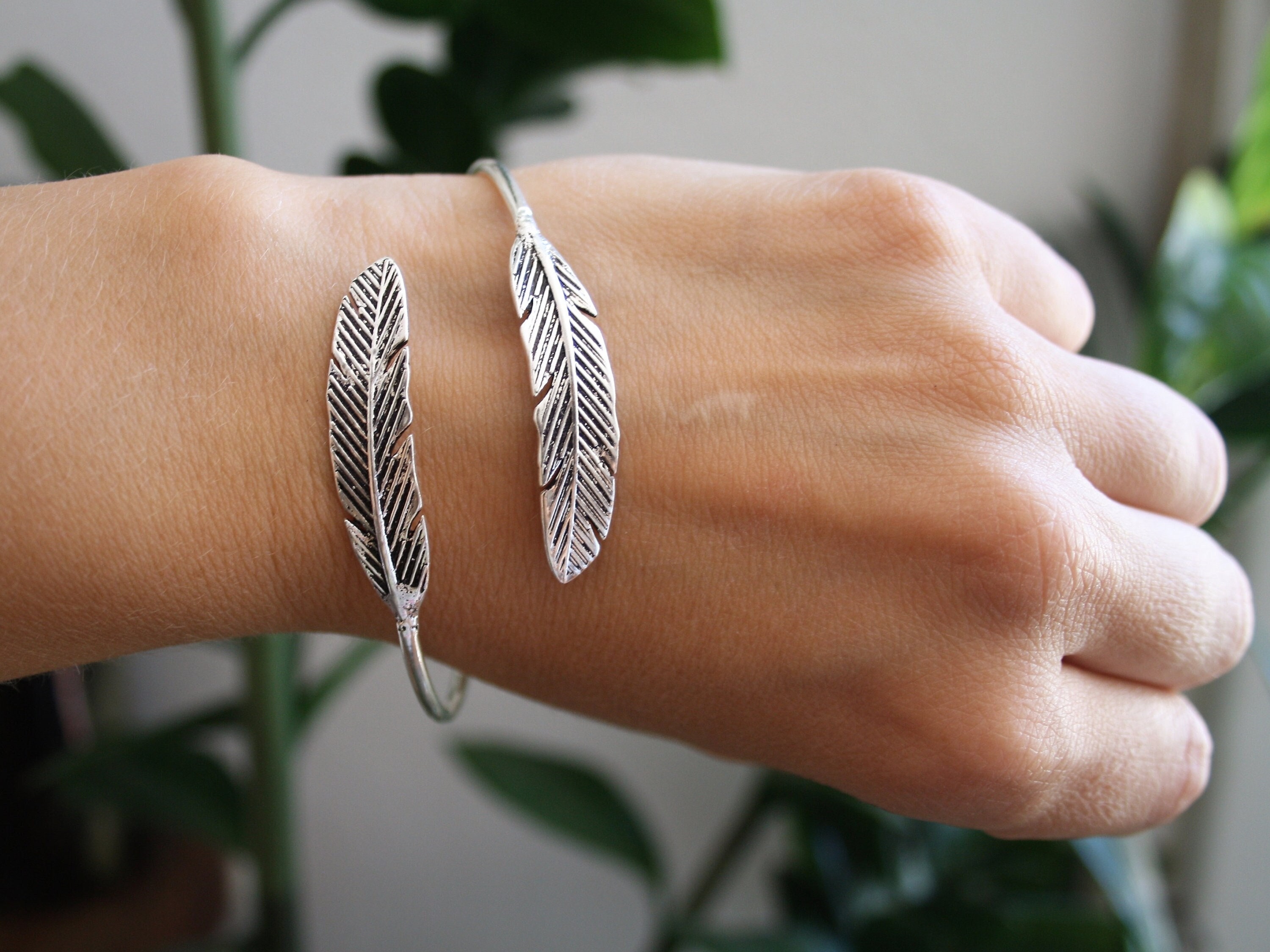 Oxidized silver feather cuff bracelet – Kolekto