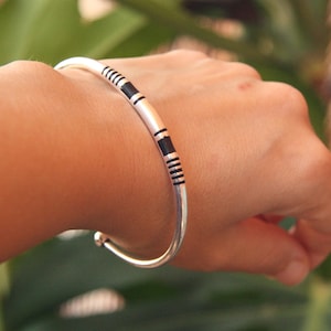 Adjustable Tuareg Silver Bracelet with Ethnic Engraving – Unisex Berber Bracelet – SUAYART