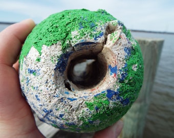 Blaugrünes Wasser, authentische Crab Pot Boje