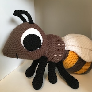 Bumblebee Crochet Pattern / Crochet Bee / Amigurumi Bee Pattern